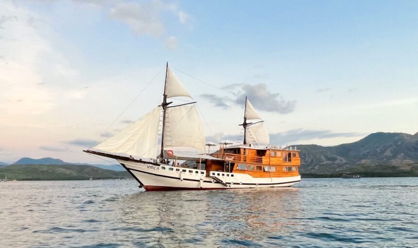 Private Yacht Cruises to Explore Komodo National Park: Your Ultimate Luxury Adventure